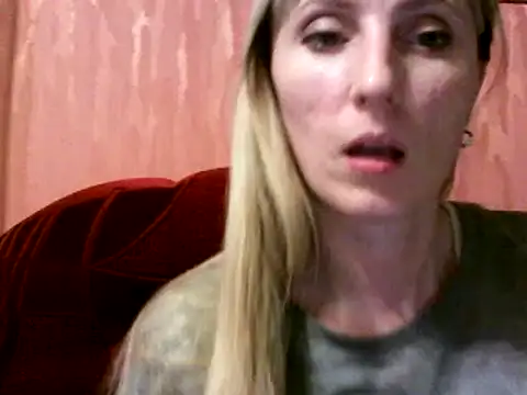 Snapshot of Biddy_Alana chatting on December 7, 2024, 7:21 pm Biddy Alana online show from December 7, 2024, 7:21 pm