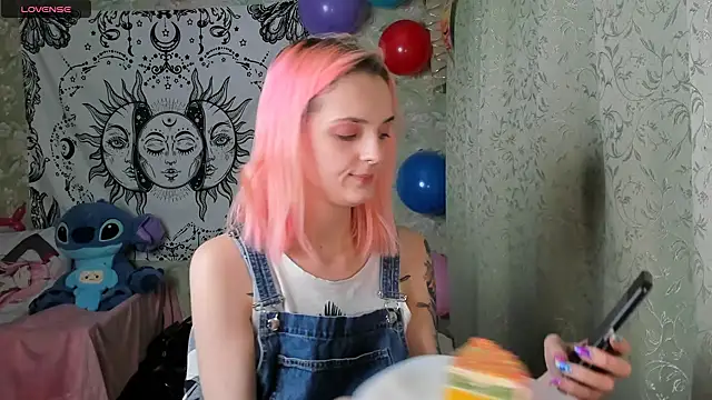 Cutie Adelia online show from December 12, 2024, 1:28 pm