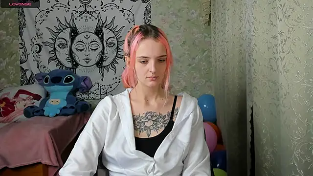 Cutie Adelia online show from December 18, 2024, 12:07 pm