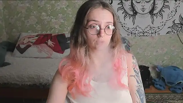 Snapshot of Cutie_Adelia chatting on May 7, 2026, 12:54 pm Cutie Adelia online show from May 7, 2026, 12:54 pm