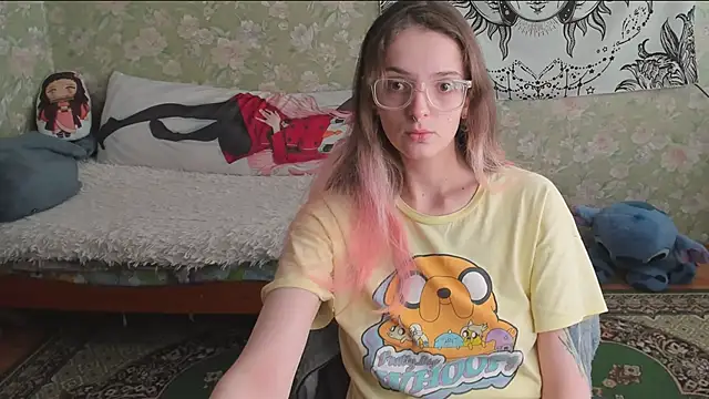 Snapshot of Cutie_Adelia chatting on May 15, 2026, 10:33 am Cutie Adelia online show from May 15, 2026, 10:33 am
