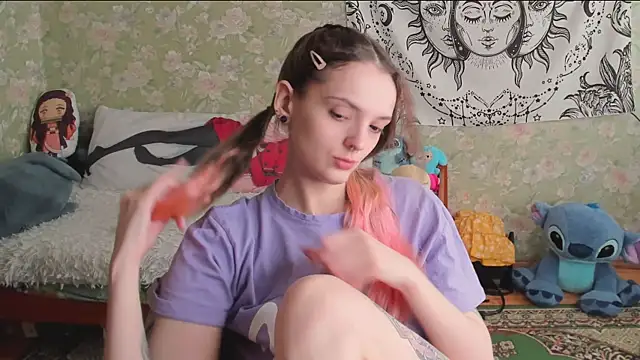 Snapshot of Cutie_Adelia chatting on May 27, 2026, 10:34 am Cutie Adelia online show from May 27, 2026, 10:34 am