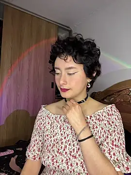 bellaa-w online show from October 31, 2025, 2:07 pm