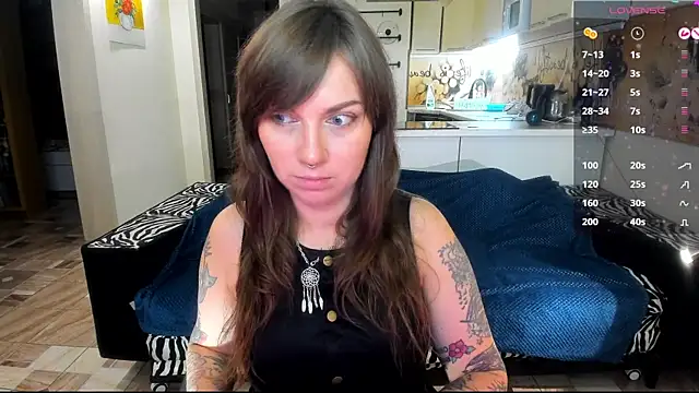 StacyTigerr online show from November 10, 2025, 2:49 pm