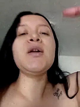 Arisha34 online show from November 12, 2025, 1:44 pm