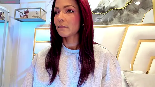 HannaPetit online show from October 7, 2025, 7:11 pm