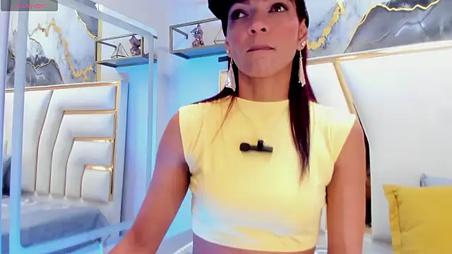 HannaPetit online show from February 19, 2026, 6:59 pm