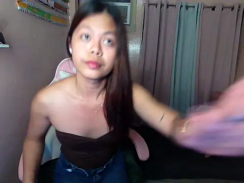 Snapshot of young_salsalita chatting on July 16, 2026, 12:11 pm young salsalita online show from July 16, 2026, 12:11 pm
