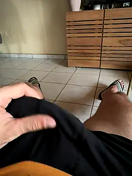 Snapshot of dk2995 chatting on October 17, 2025, 2:52 pm dk2995 online show from October 17, 2025, 2:52 pm