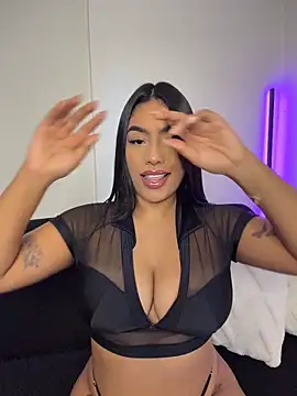 Sara mocca  online show from April 7, 2026, 7:58 pm