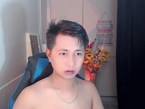 khael moreno online show from November 13, 2025, 5:12 pm