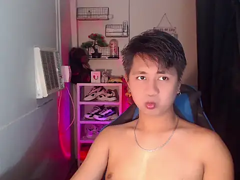 khael moreno online show from November 30, 2025, 12:36 am