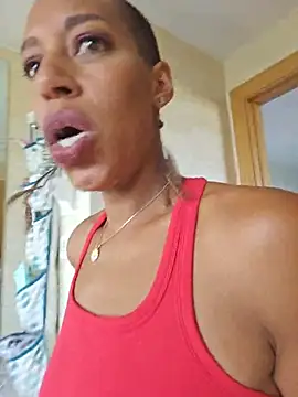 Snapshot of Goldenlace chatting on June 30, 2026, 8:04 am Goldenlace online show from June 30, 2026, 8:04 am