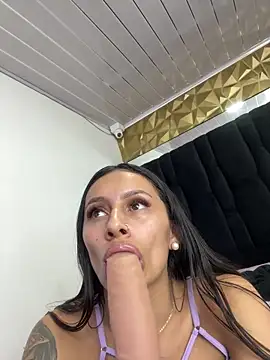 Snapshot of karlyn_angels chatting on December 17, 2024, 10:11 pm karlyn angels online show from December 17, 2024, 10:11 pm