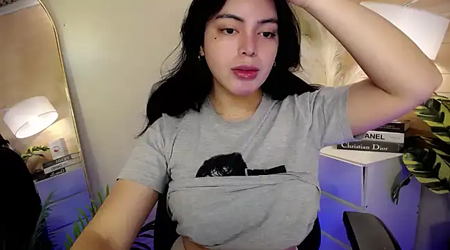 HotstuffCherrySummer online show from December 30, 2024, 5:04 am