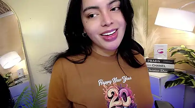 HotstuffCherrySummer online show from January 1, 2025, 12:11 pm