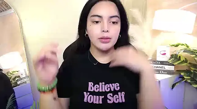 HotstuffCherrySummer online show from January 9, 2025, 6:17 am