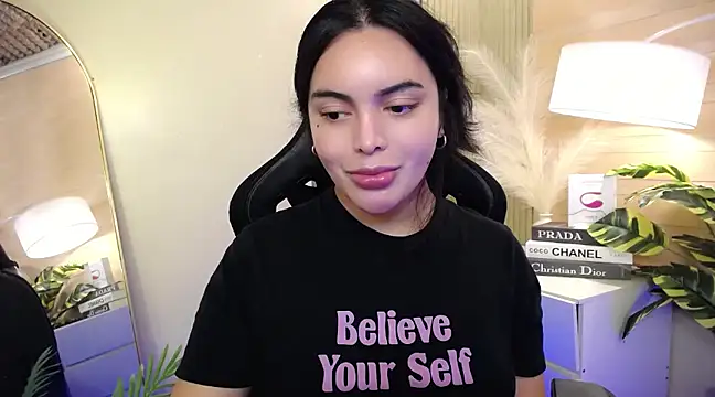 HotstuffCherrySummer online show from January 9, 2025, 9:27 am