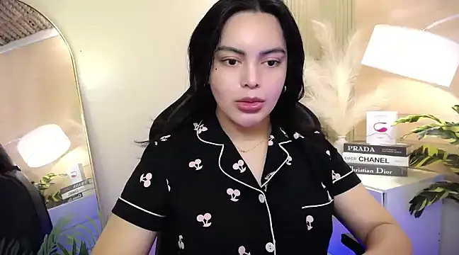 HotstuffCherrySummer online show from January 11, 2025, 5:52 am