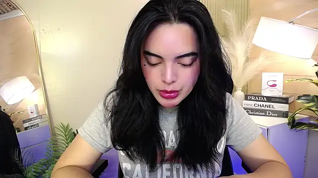 HotstuffCherrySummer online show from January 17, 2025, 6:57 am