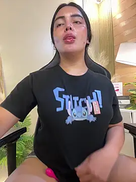 HotstuffCherrySummer online show from February 3, 2025, 12:25 pm