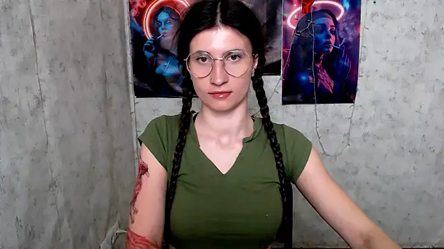 MaryEm976 online show from April 19, 2026, 7:07 am