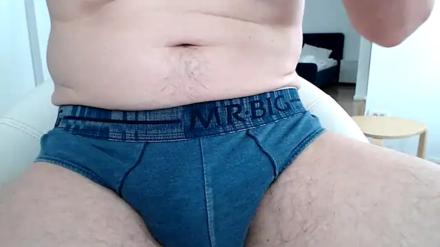 Mrprecum online show from June 3, 2026, 2:33 pm