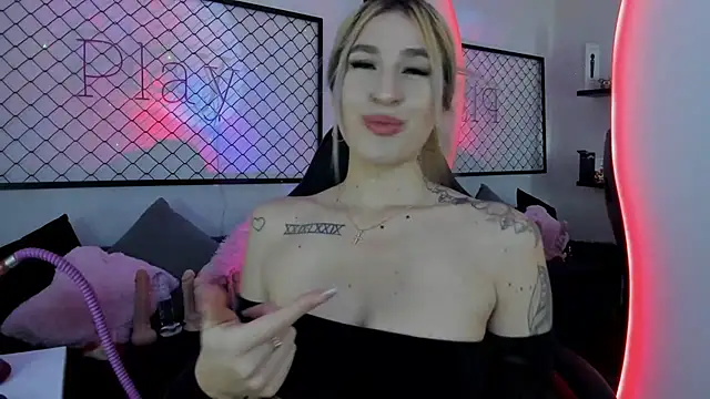 Atenea Klett  online show from February 3, 2025, 1:30 pm