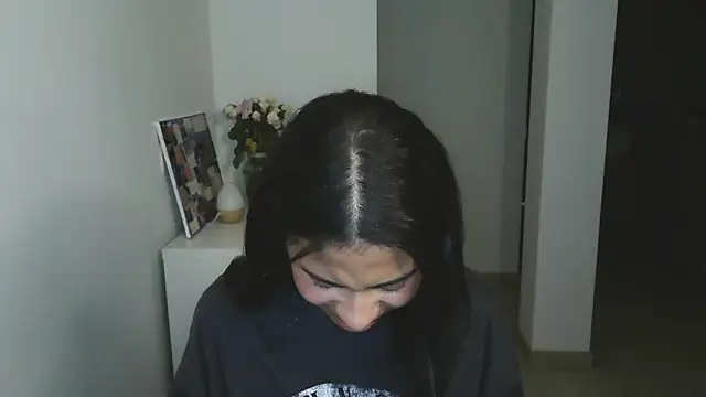 dark enchantress  online show from January 12, 2025, 1:21 am