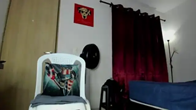 Snapshot of Cloudy_pigDude chatting on June 12, 2026, 4:11 am Cloudy pigDude online show from June 12, 2026, 4:11 am