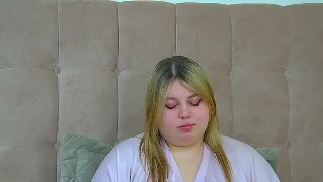 LillianKim online show from February 8, 2026, 6:44 pm