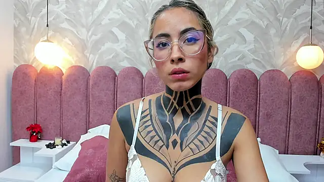 Snapshot of NicoleBlum chatting on January 16, 2025, 9:19 pm NicoleBlum online show from January 16, 2025, 9:19 pm