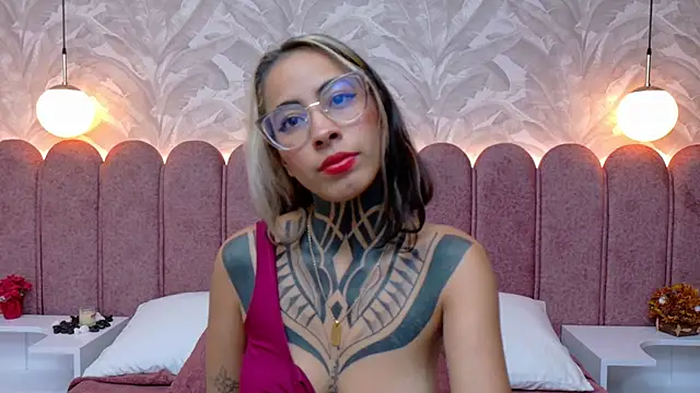 Snapshot of NicoleBlum chatting on January 27, 2025, 3:39 pm NicoleBlum online show from January 27, 2025, 3:39 pm