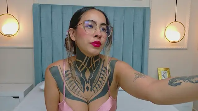 NicoleBlum online show from April 15, 2026, 7:54 pm