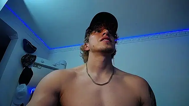 strongboy  online show from March 14, 2025, 5:05 am