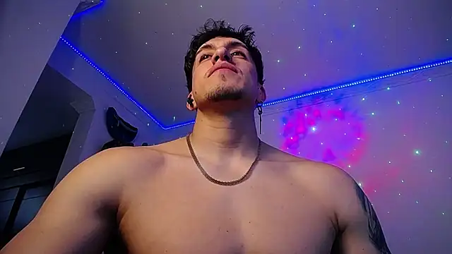 strongboy  online show from November 4, 2025, 7:24 pm