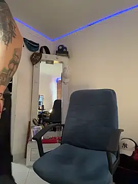 strongboy  online show from May 15, 2026, 4:36 pm