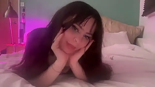 Snapshot of crystalsbaby chatting on April 13, 2026, 11:43 pm crystalsbaby online show from April 13, 2026, 11:43 pm