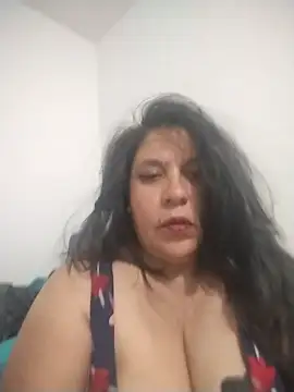 Snapshot of Vilainemarie chatting on August 1, 2026, 8:35 am Vilainemarie online show from August 1, 2026, 8:35 am