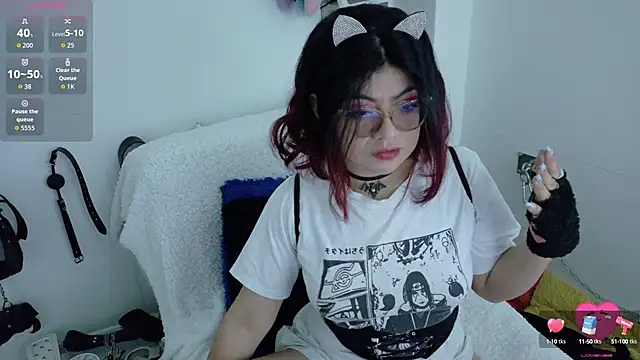 Catwhite  online show from September 16, 2025, 5:25 pm