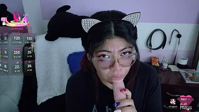 Catwhite  online show from October 6, 2025, 4:59 pm