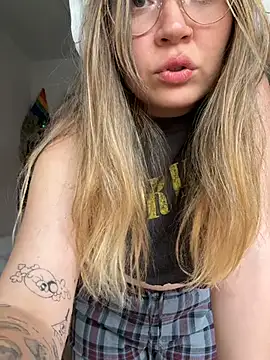 Darling XXX online show from June 19, 2026, 7:06 pm