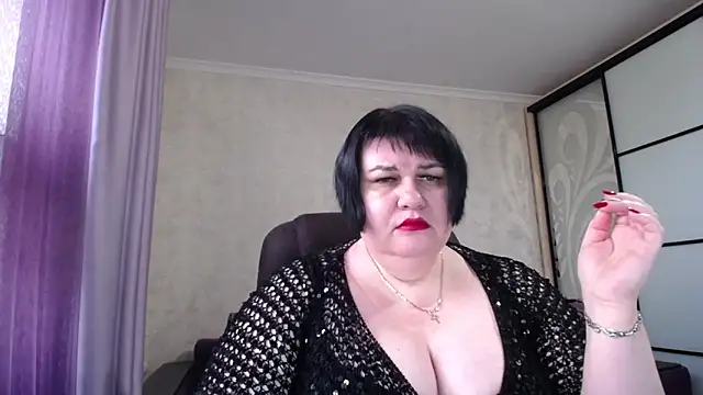 JuicyLady Di online show from November 17, 2025, 10:32 am