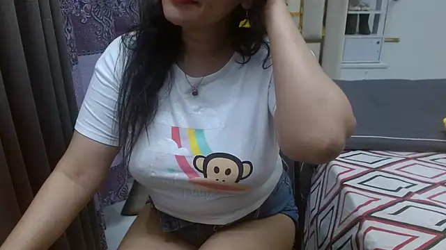 Snapshot of Lovelywife786 chatting on May 3, 2026, 5:19 pm Lovelywife786 online show from May 3, 2026, 5:19 pm