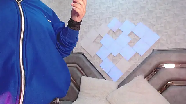 EmilyQueen3x online show from September 9, 2025, 1:32 pm