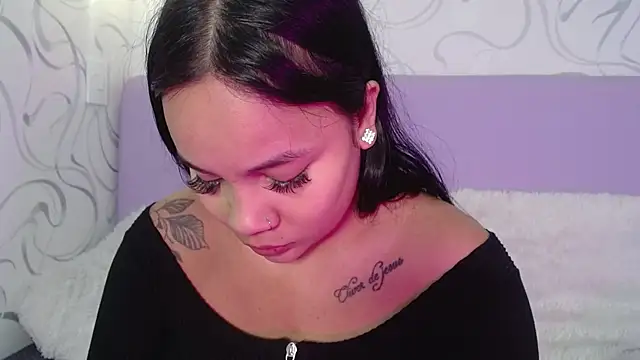 EmilyQueen3x online show from November 5, 2025, 2:39 pm