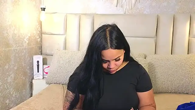EmilyQueen3x online show from May 19, 2026, 1:17 pm
