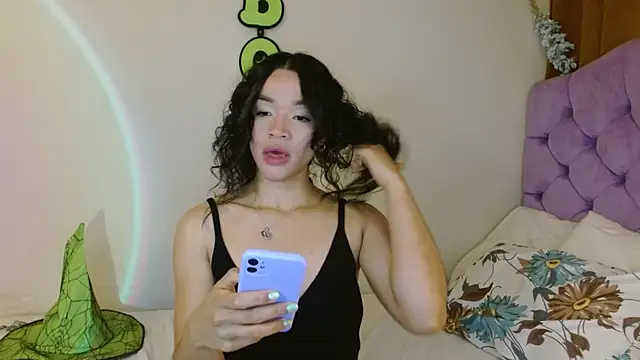 kiarablue online show from October 18, 2025, 1:41 am