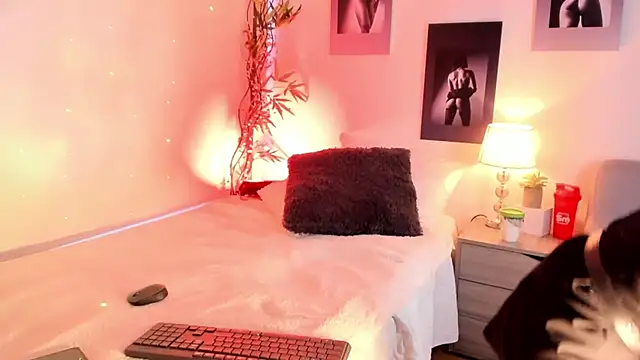 Alicee Levine online show from October 21, 2025, 9:48 pm