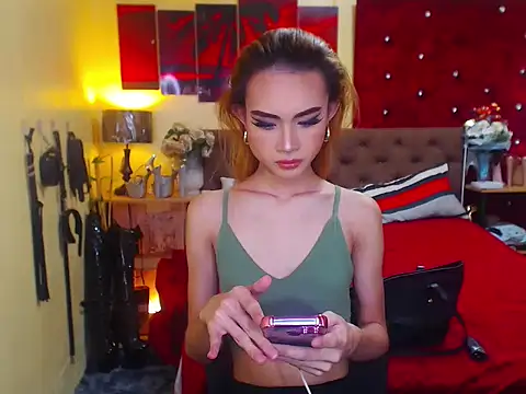 MeatyhorsecockMistress online show from October 24, 2025, 12:45 pm